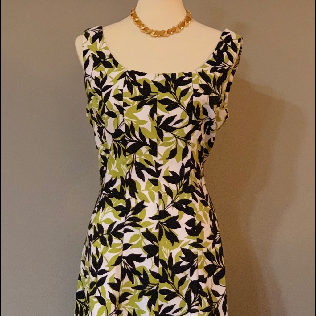 Nwot Floral Dress Knee Length
